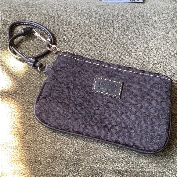 JUST LIKE NEW Coach wristlet black - Picture 1 of 5